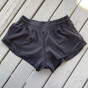 Lululemon Hotty Hot Short 2.5